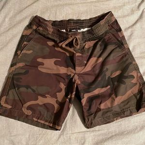 Vans camo shorts